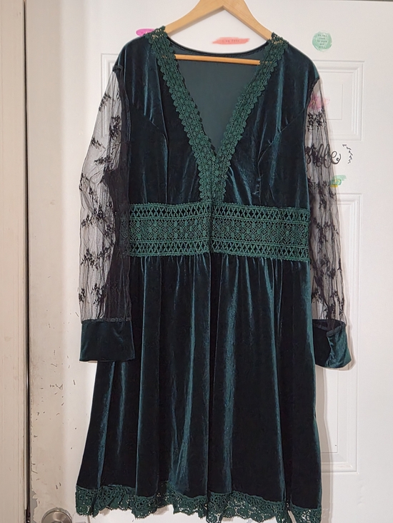 SHEIN Dresses & Skirts - SHEIN Emerald Green Velvet Crochet-Trim V-Neck Dress